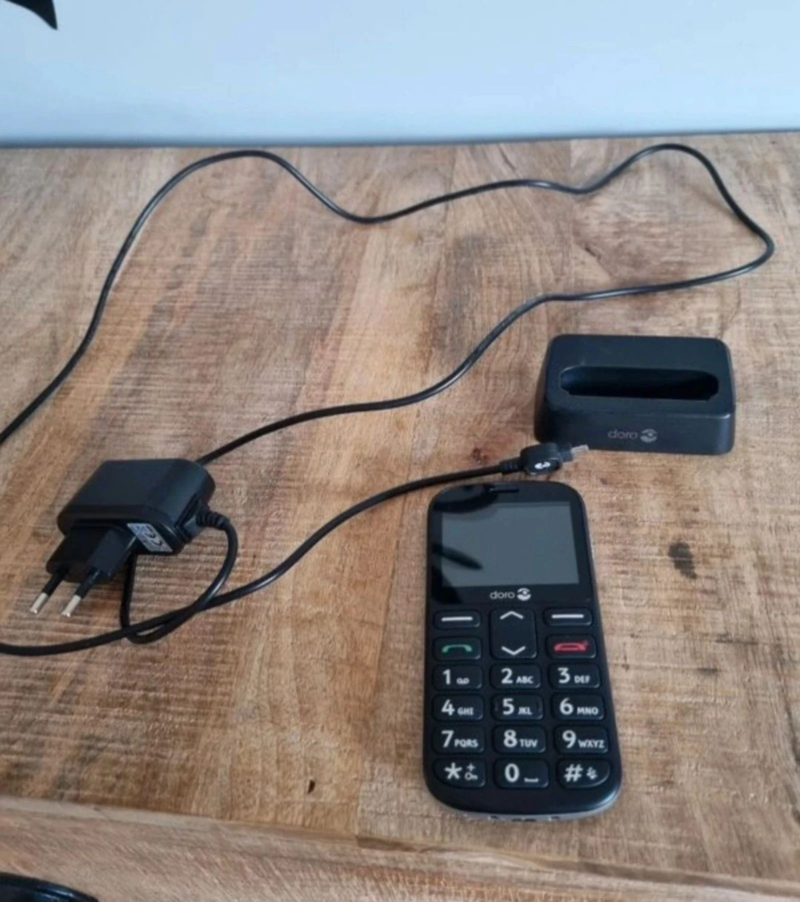 Doro 1360 senior mobile phone – Very good condition – With dock – photo 2